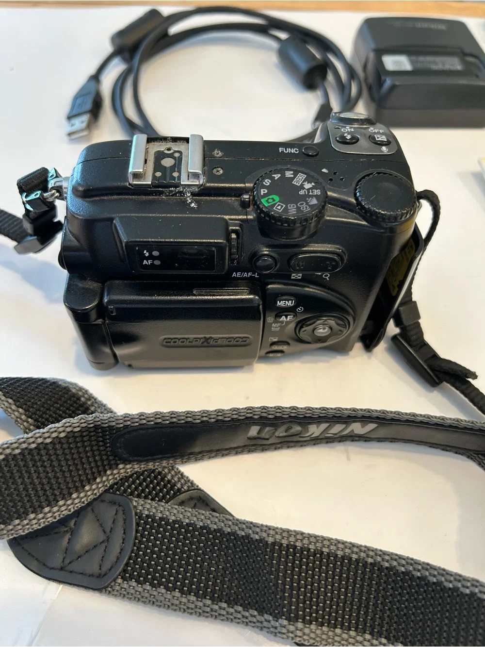 Nikon Coolpix 5400 - Untested - Read